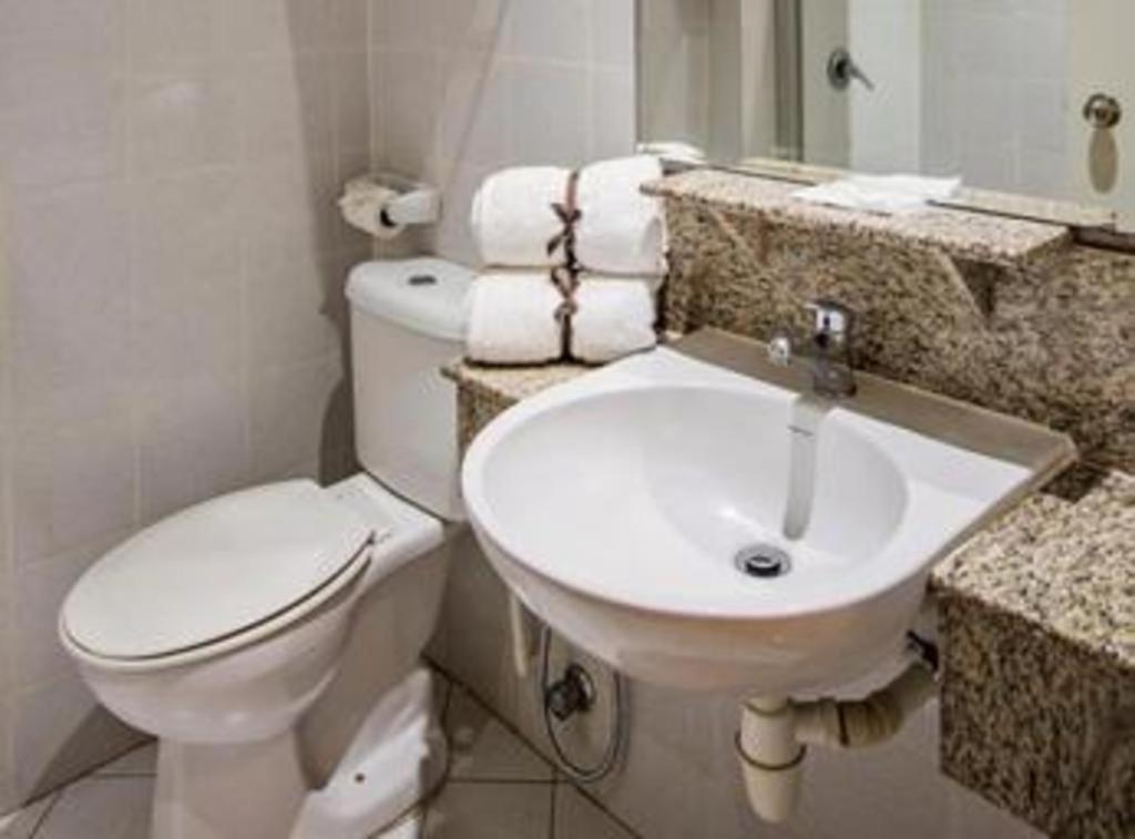 Hotel Zamburger Wira Куала-Лумпур Экстерьер фото