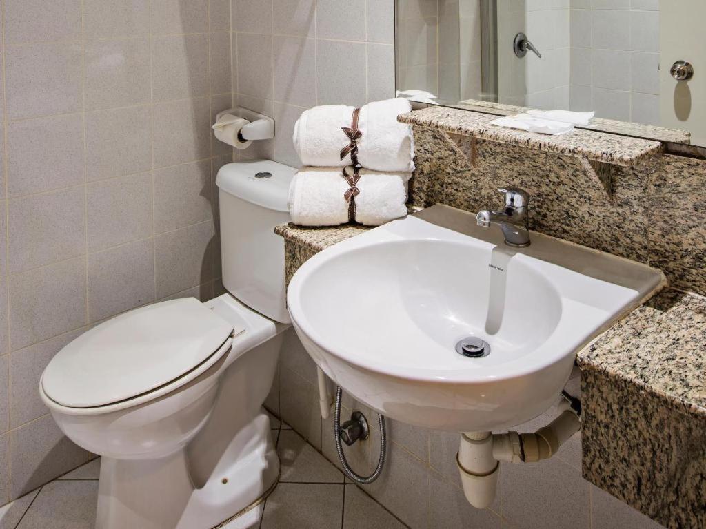 Hotel Zamburger Wira Куала-Лумпур Экстерьер фото